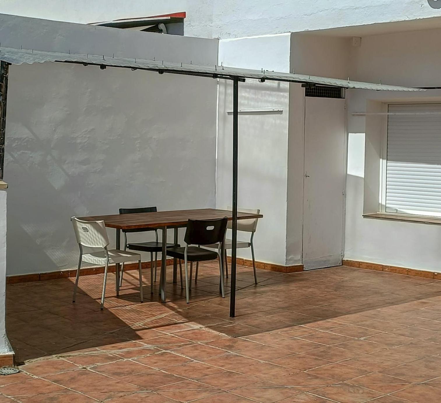 La Panaderia 8 Pax, Terraza Exterior * Cenicero
